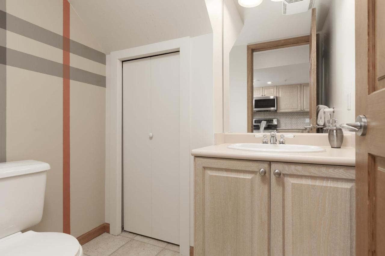 Lagoons By Cozystay Signature Whistler Exteriör bild