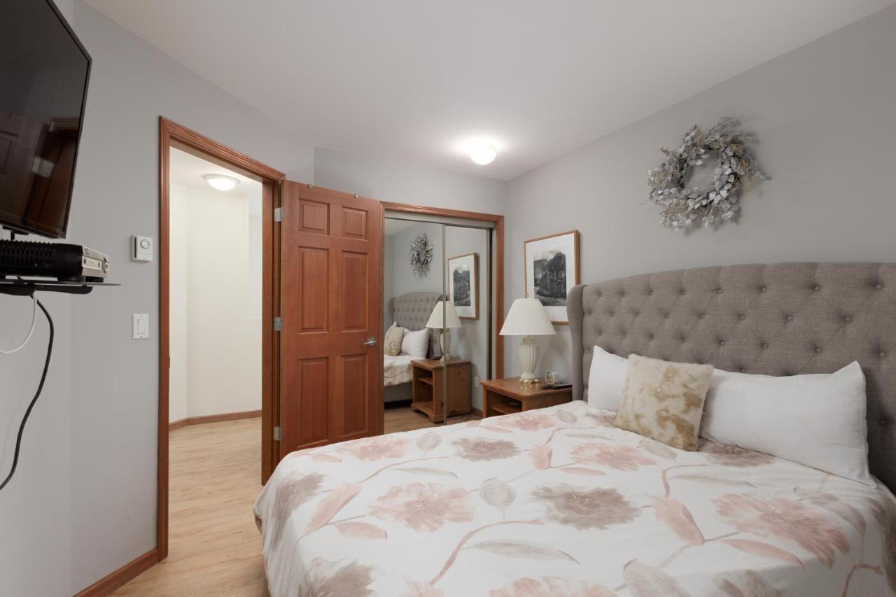 Lagoons By Cozystay Signature Whistler Exteriör bild